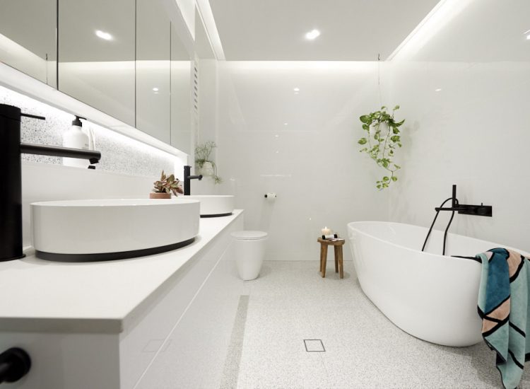 The Main Bathroom The Main Bathroom