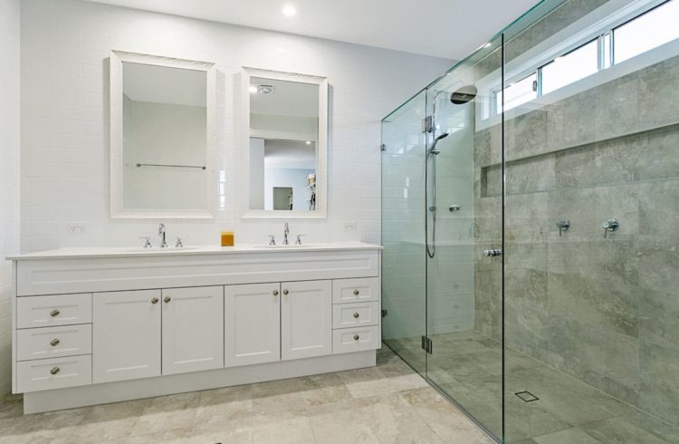 Frameless-Hinged-Shower-Screen Frameless-Hinged-Shower-Screen