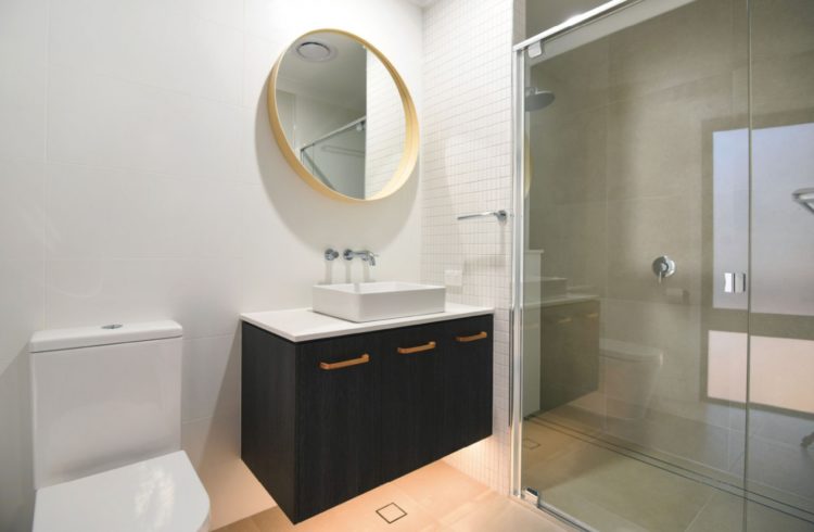 Semi-Frameless-Hinged-Shower-Screen-768x517@2x (1) Semi-Frameless-Hinged-Shower-Screen-768x517@2x (1)