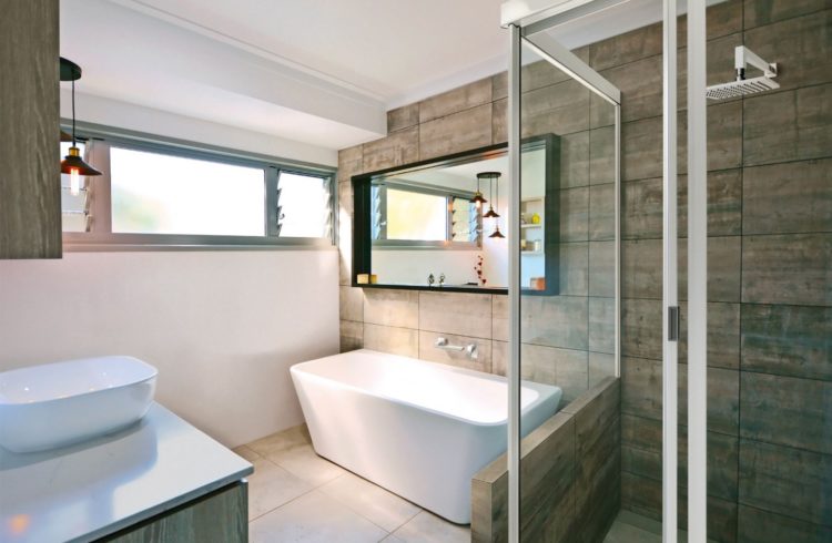 White-3-panel-Sliding-Shower-screen-768x517@2x (2) White-3-panel-Sliding-Shower-screen-768x517@2x (2)
